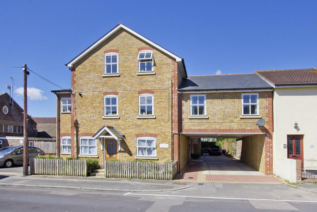 Charles Street, SOUTHBOROUGH 1 bed apartment £795 pcm (£183 pw)