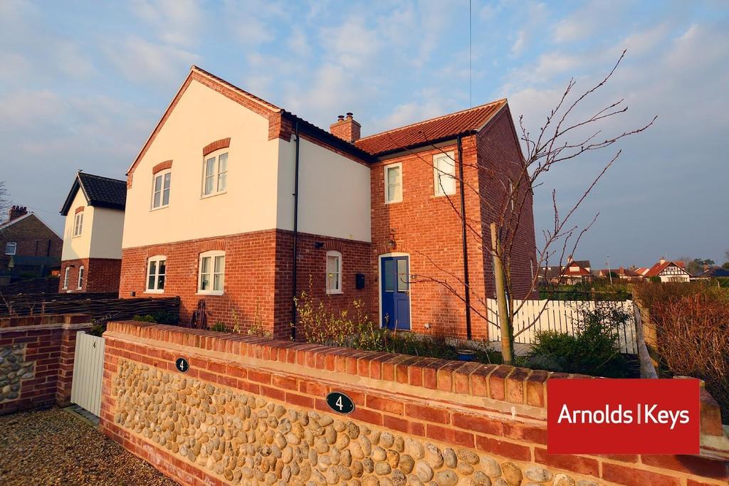 Beeston Common, Sheringham 3 bed semidetached house £485,000