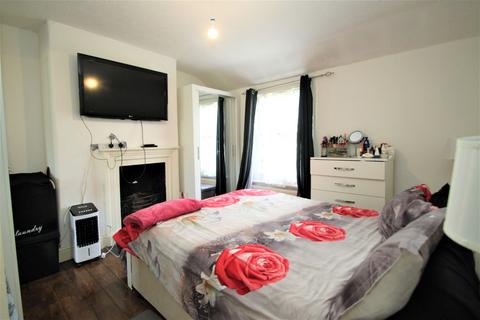 201 Manor Road, Chigwell, IG7 4JY