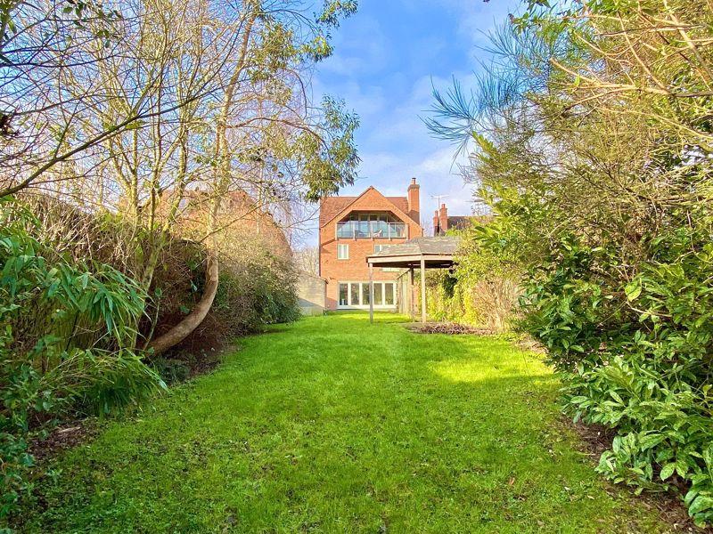 Evesham Road, Astwood Bank, B96 6BA 5 bed detached house £725,000
