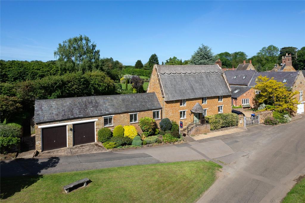 Upper Harlestone, Upper Harlestone, Northamptonshire, NN7 2 bed