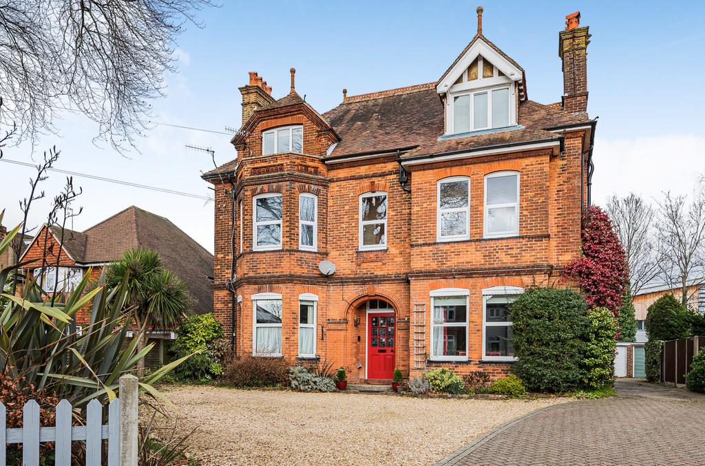 Josephs Road, Guildford 2 bed apartment £475,000