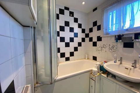 18 Burrell Close, Edgware, HA8 8FH