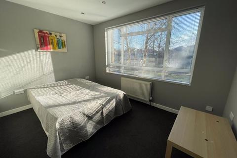 2 bedroom flat for sale - Stag Lane, Edgware