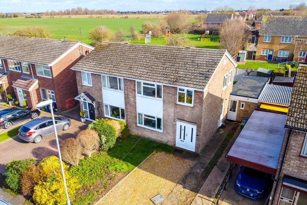 Simmer Piece, Fenstanton 3 bed semidetached house for sale £300,000
