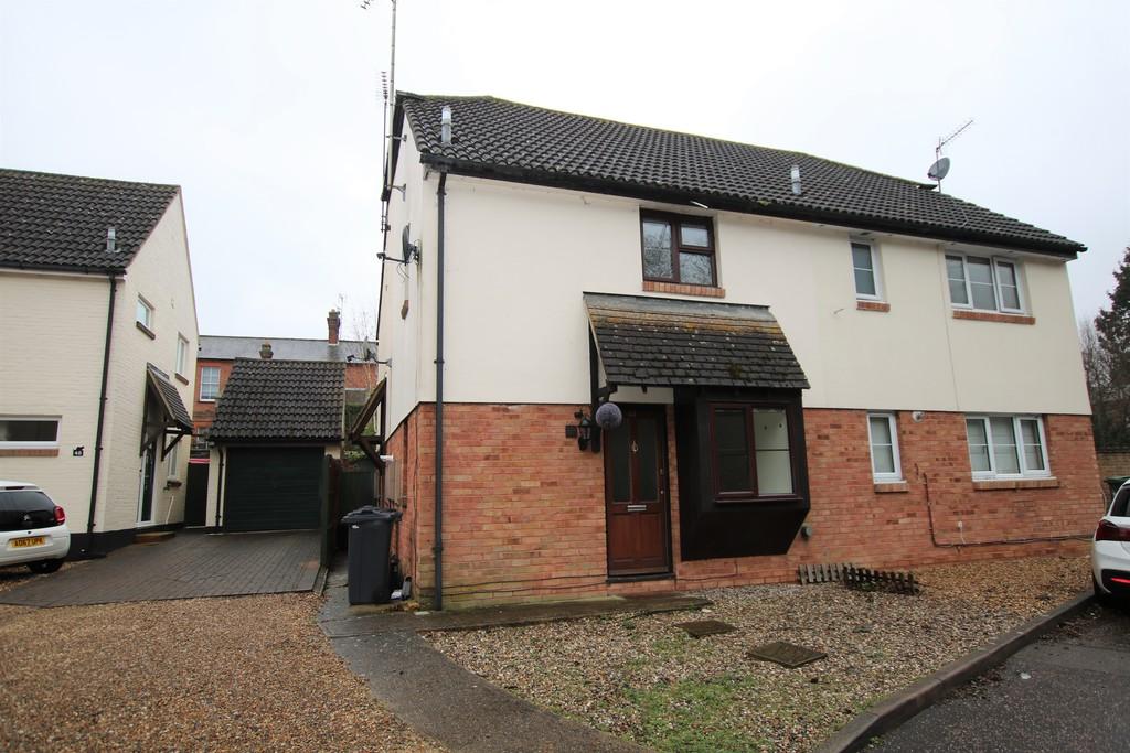 Normansfield, Dunmow 1 bed end of terrace house £850 pcm (£196 pw)