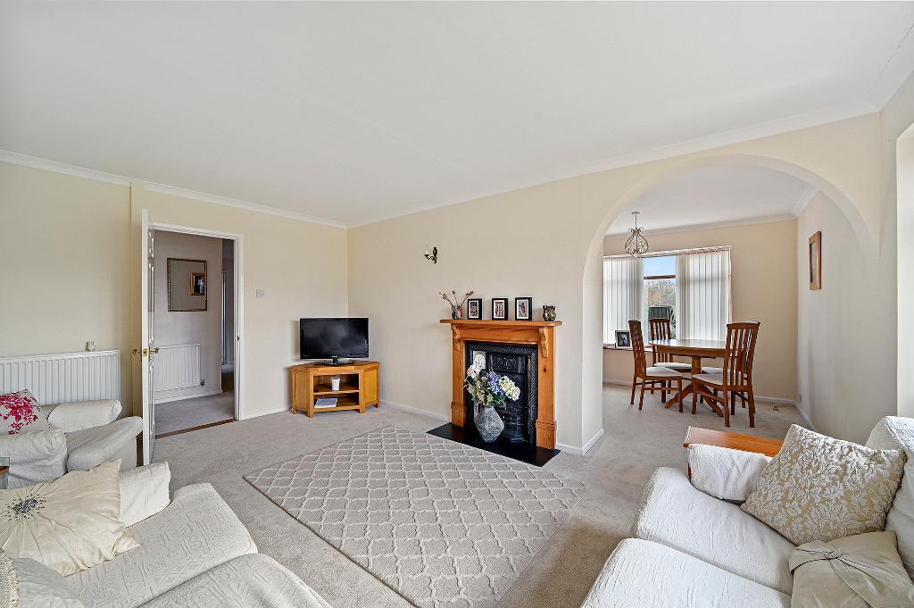 Valley Close, Brantham, Essex, CO11 1QG 3 bed detached bungalow £