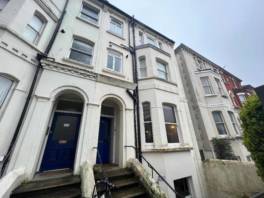 Clarendon Villas, Hove, East Sussex, BN3 3RB 2 bed flat £1,450 pcm (£