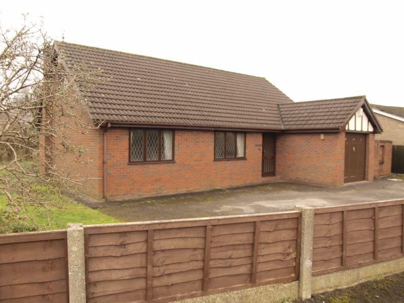 Weaverham Road, Sandiway, CW8 2NJ 3 bed detached bungalow £400,000