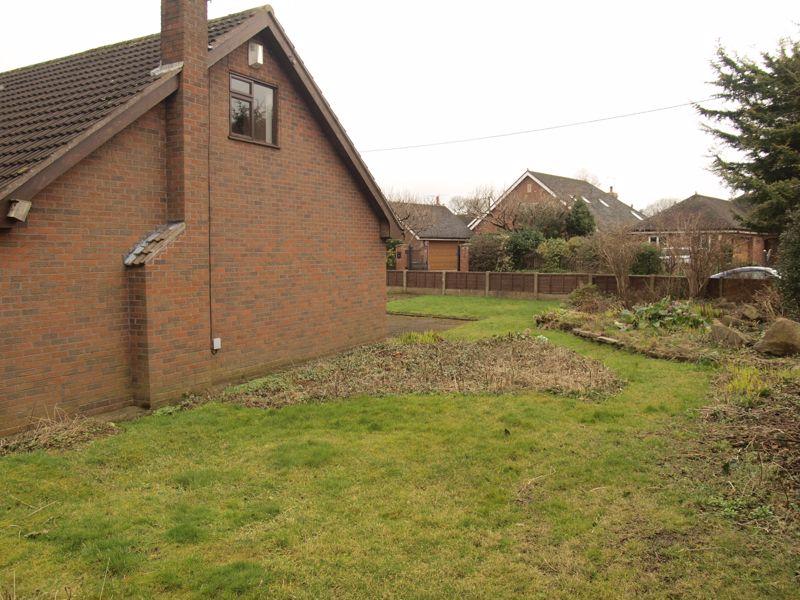 Weaverham Road, Sandiway, CW8 2NJ 3 bed detached bungalow £400,000