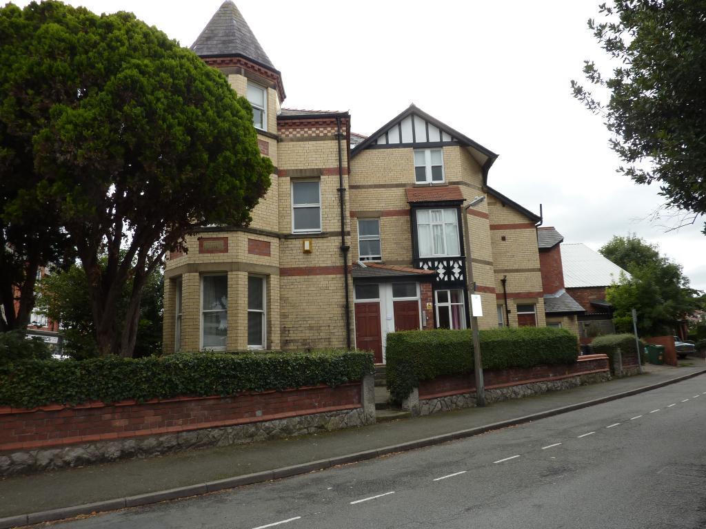 4 Station Road, Old Colwyn, Conwy... 1 bed flat £73,000