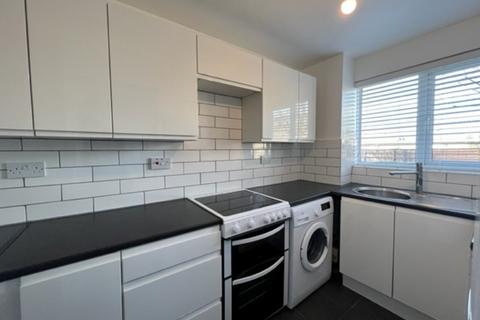1 bedroom apartment to rent, Howard Close, Waltham Abbey