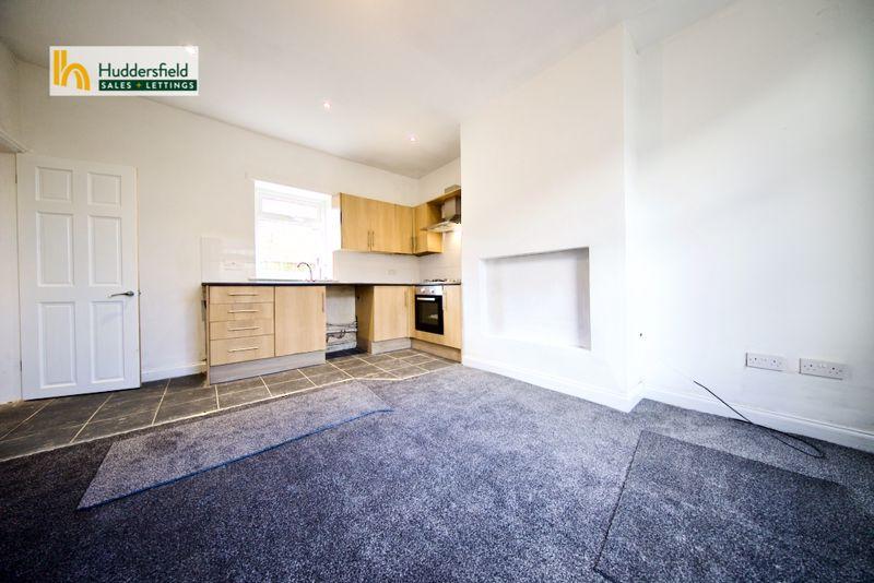 Lower Quarry Road, Huddersfield 2 bed terraced house £120,000
