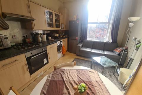 3 bedroom house to rent, Moorland Road, Leeds