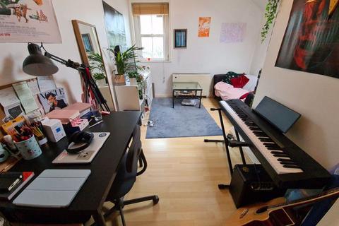 1 bedroom house to rent, Moorland Road, Leeds