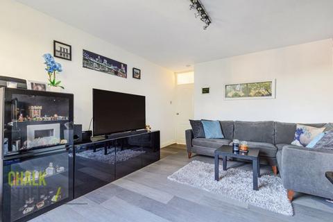 2 bedroom flat for sale - Kerry Court, Upminster Road North, Rainham, RM13