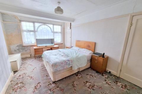 27 Furham Feild, Pinner, HA5 4DX