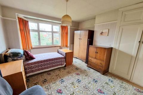 27 Furham Feild, Pinner, HA5 4DX