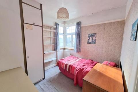 27 Furham Feild, Pinner, HA5 4DX