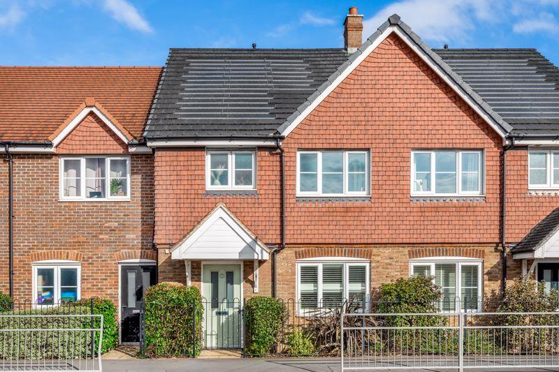 Ambleside Avenue, WaltonOnThames 4 bed terraced house £575,000