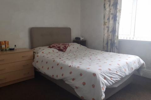1 bedroom in a house share to rent, Stourbridge Road, Halesowen, B63 3UD