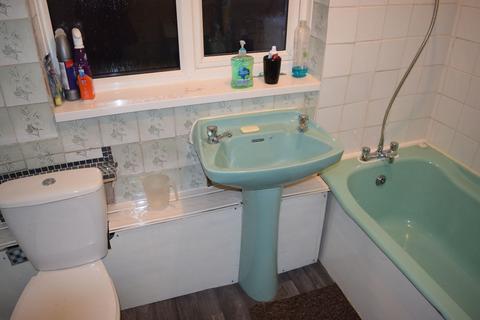 1 bedroom in a house share to rent, Stourbridge Road, Halesowen, B63 3UD
