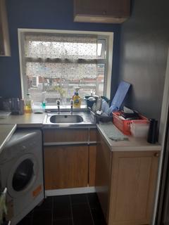 1 bedroom in a house share to rent, Stourbridge Road, Halesowen, B63 3UD