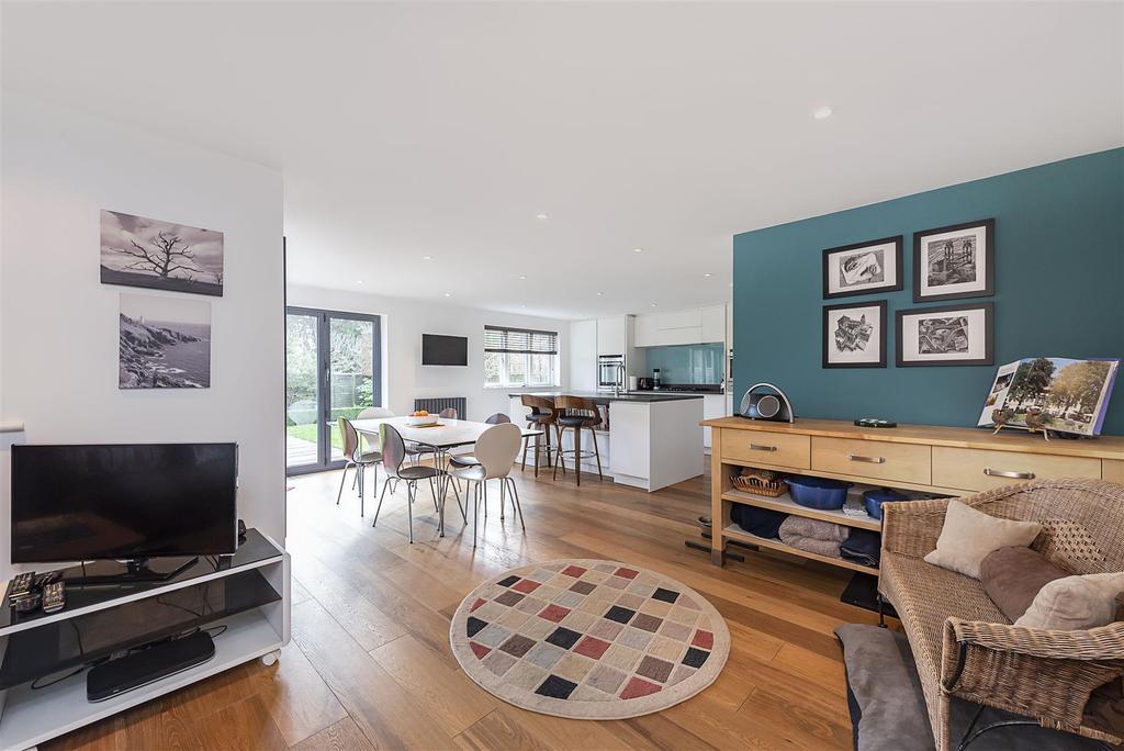 Bloomfield Road, Harpenden 4 bed detached house £1,500,000