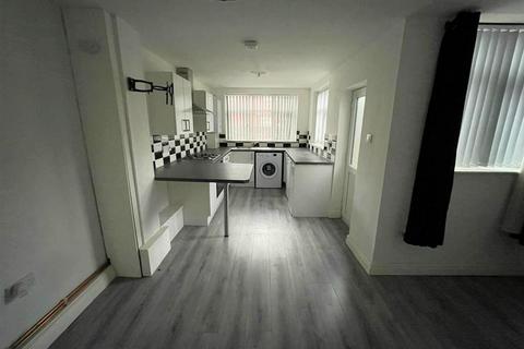 undefined, Liverpool L6