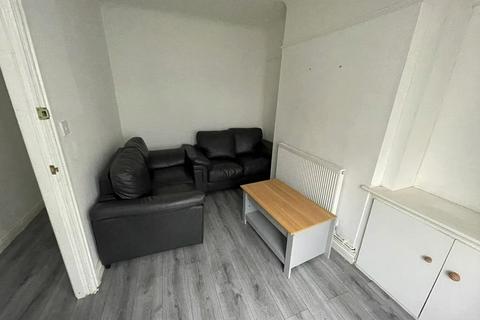 undefined, Liverpool L6