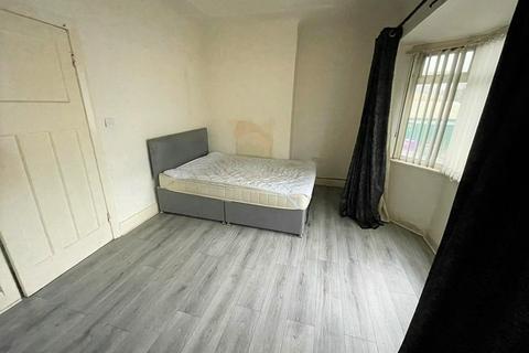 undefined, Liverpool L6