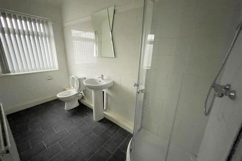 undefined, Liverpool L6