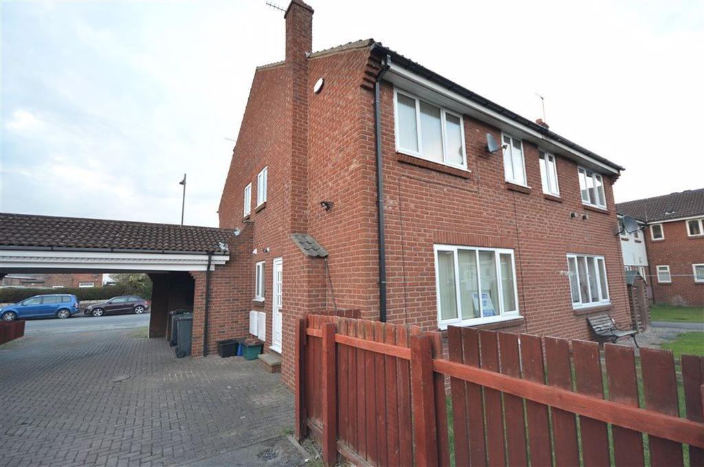 Portholme Road, Selby, YO8 2 bed terraced house £650 pcm (£150 pw)