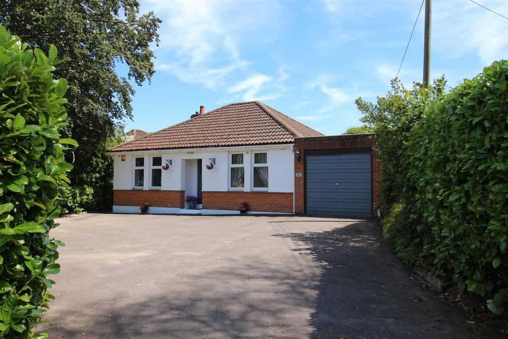 Manor Road, New Milton 2 bed detached bungalow £449,950