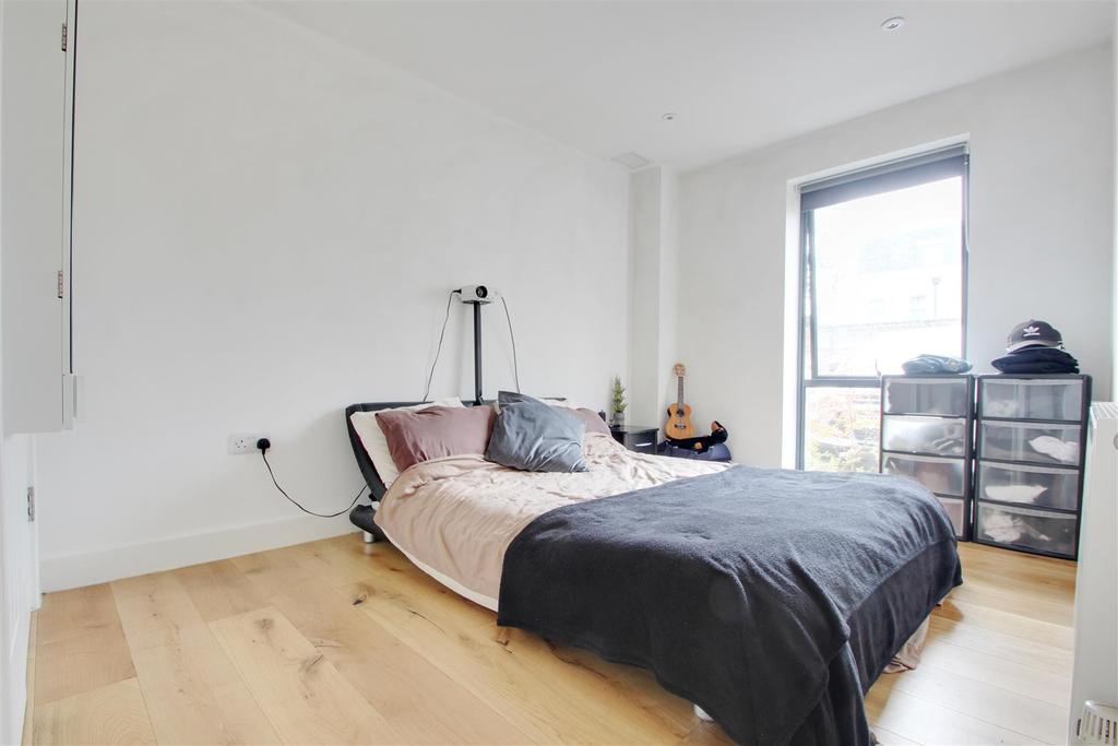 Selden Road, Worthing 1 bed flat £850 pcm (£196 pw)