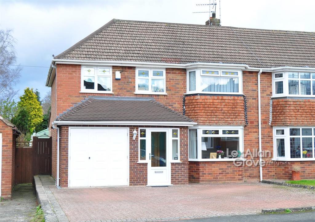 Meadowbrook Road, Halesowen 3 bed semidetached house for sale £385,000