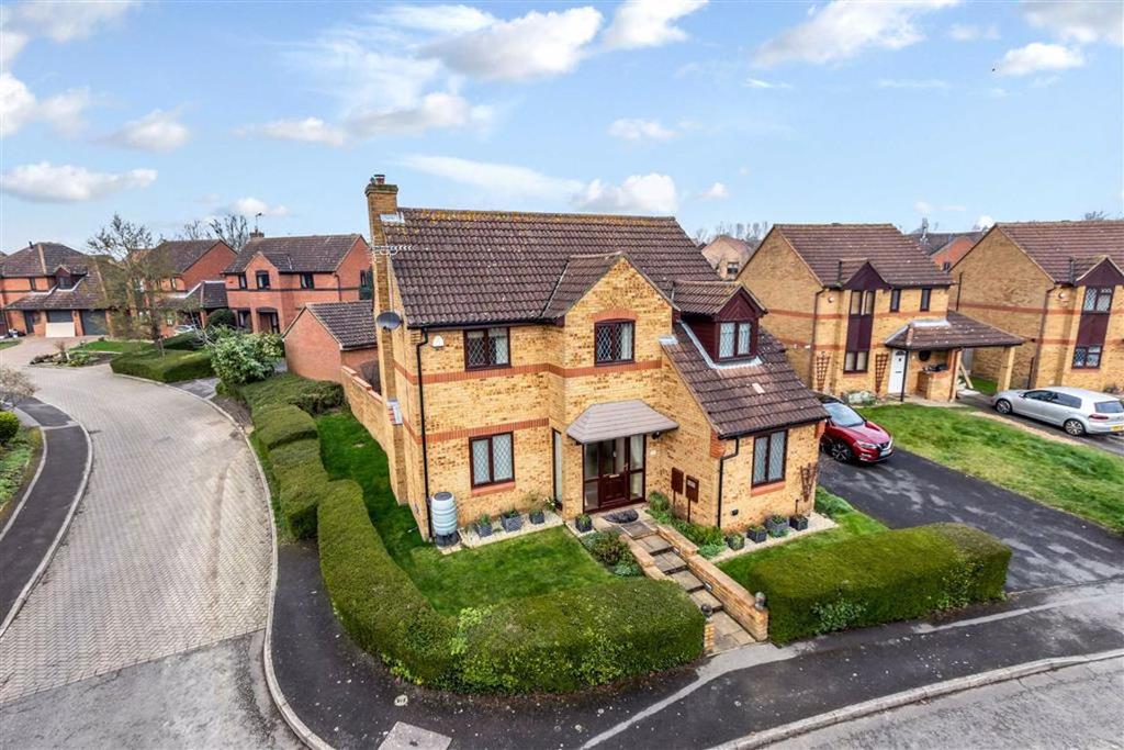 Cartmel Close, Bletchley, Milton Keynes 4 bed detached house £550,000