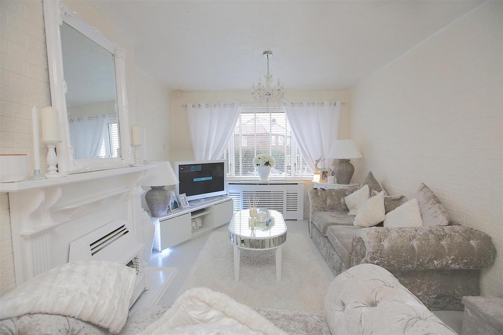Clough Road, Failsworth, Manchester 2 bed terraced house £160,000