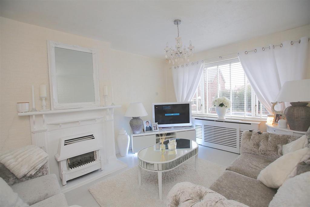 Clough Road, Failsworth, Manchester 2 bed terraced house £160,000
