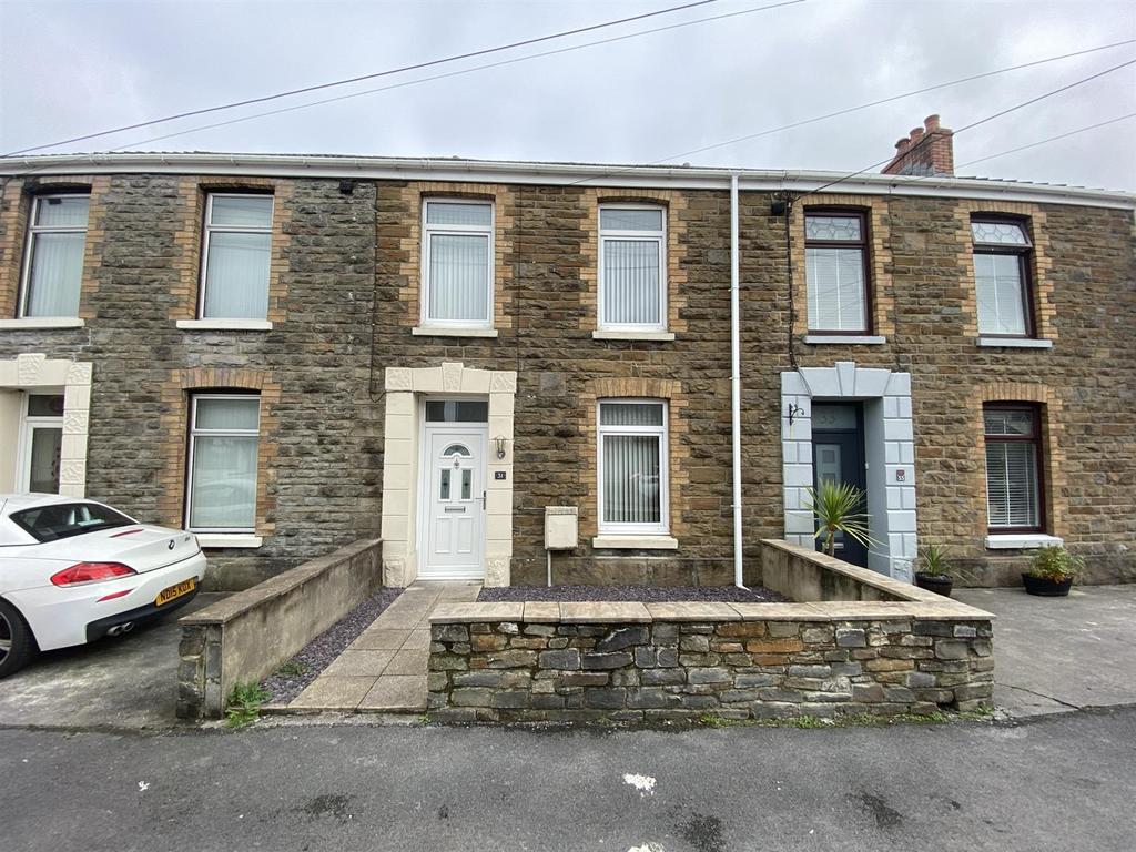 Maes Road, Llangennech, Llanelli 3 bed terraced house £700 pcm (£162 pw)