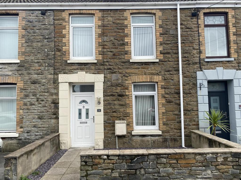 Maes Road, Llangennech, Llanelli 3 bed terraced house £700 pcm (£162 pw)