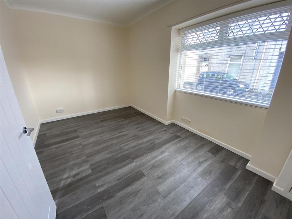 Street, Llanelli 3 bed end of terrace house £129,995