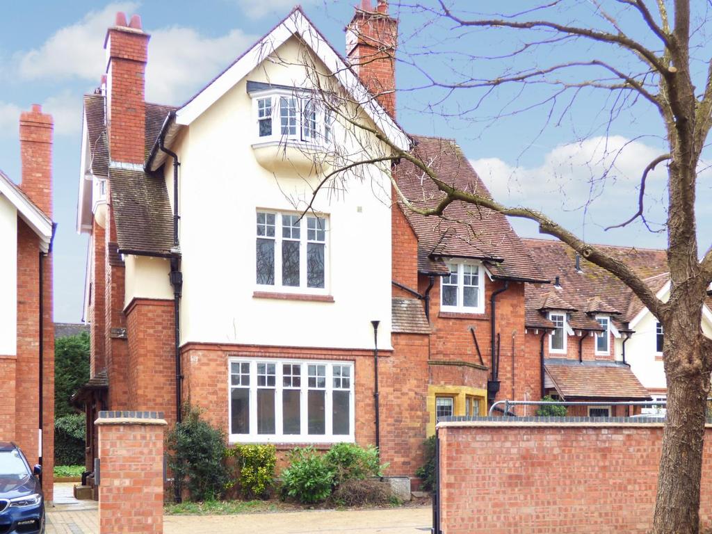 Avenue Road, StratforduponAvon 4 bed end of terrace house for sale