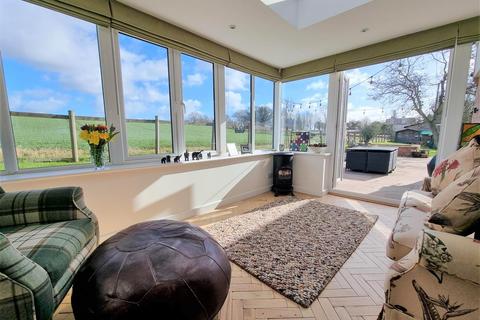 Greenways Gloucester Road, Upleadon, Newent, GL18 1EH