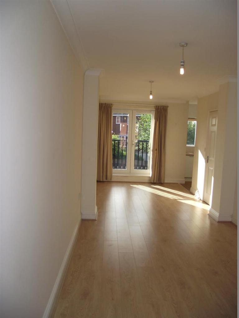 Davies Close, Market Harborough 3 bed townhouse £910 pcm (£210 pw)