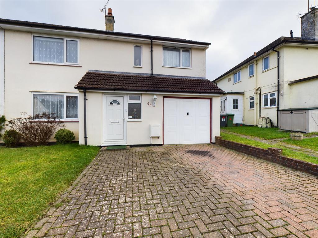 Upton Crescent, Basingstoke 4 bed semidetached house £380,000