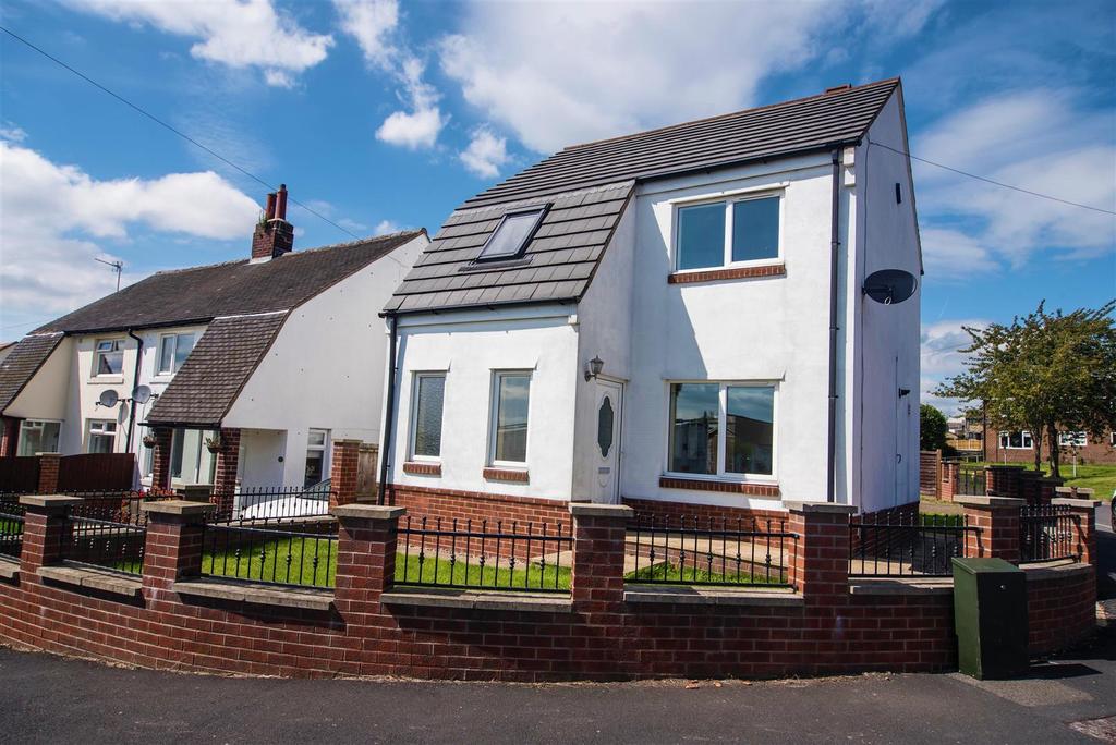 Parkside, Kirkheaton, Huddersfield, HD5 0NB 3 bed detached house £800