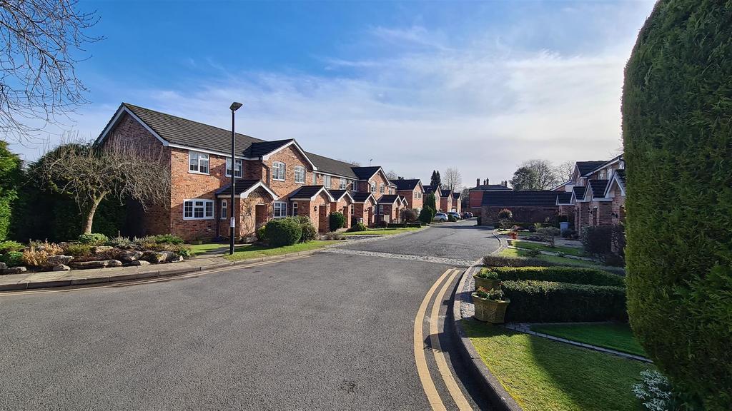 Cavendish Mews, Wilmslow 2 bed house £1,300 pcm (£300 pw)