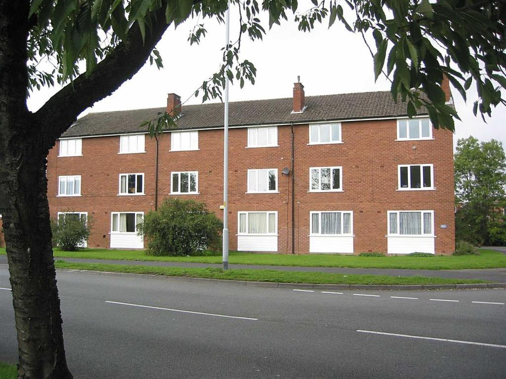 Gillbent Road, CHEADLE HULME 2 bed flat £895 pcm (£207 pw)