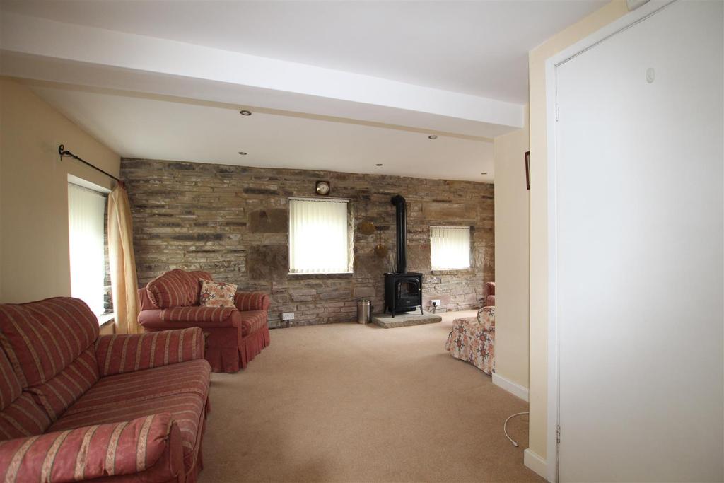 Roper Lane, Queensbury, Bradford 2 bed barn conversion £625 pcm (£144 pw)